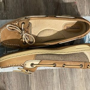 I am selling my brown, tan, and cream Sperry Top-Sider shoes. Never been worn.